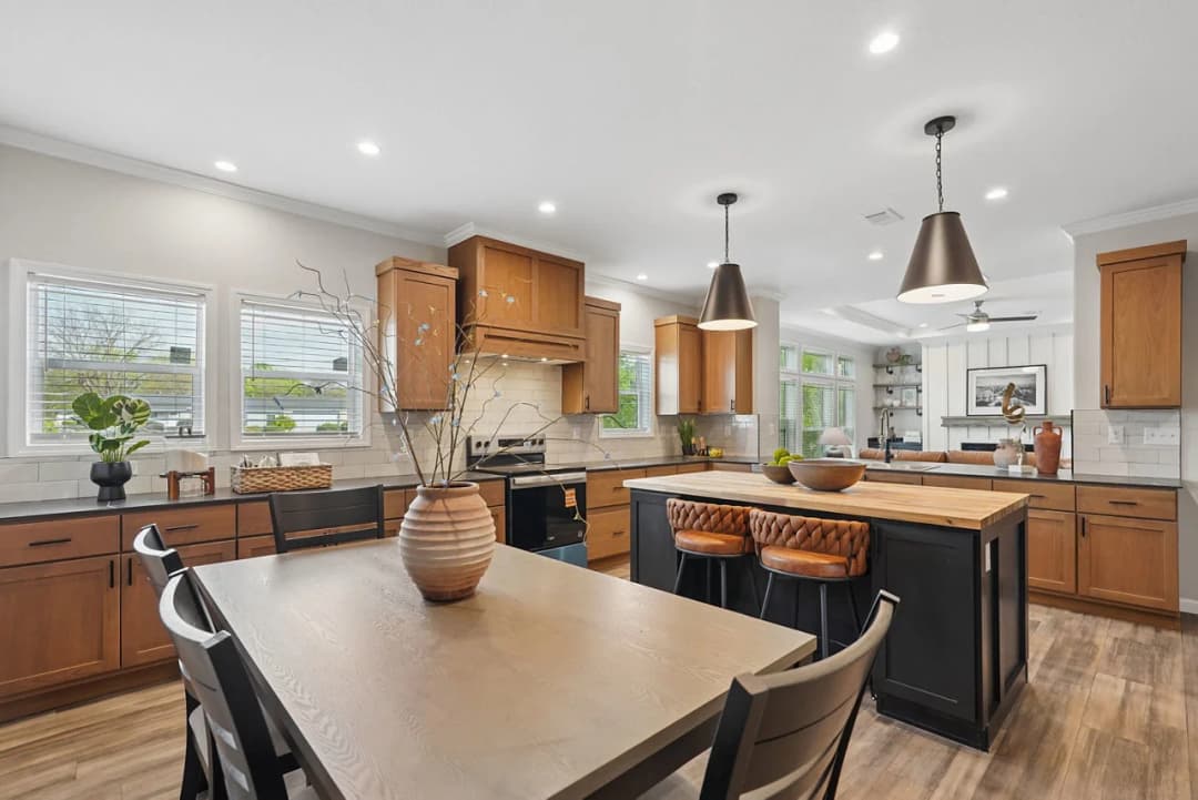 Innovation in3276h42466 interior home features