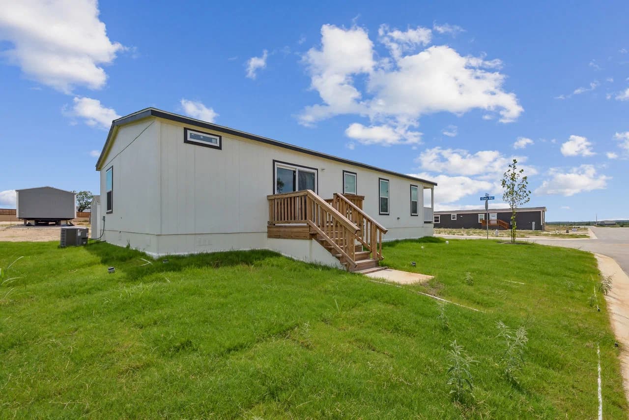 Nm1676g hero, exterior, and elevation home features