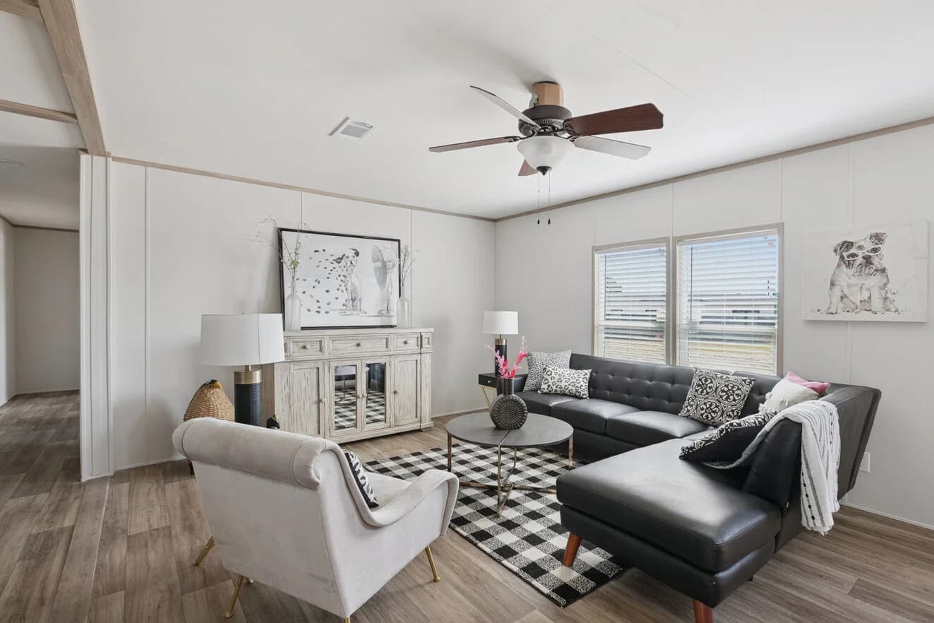 Pinnacle 28603p living room home features