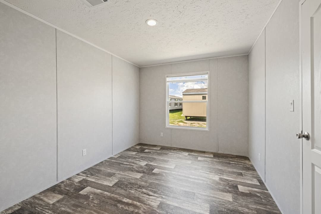 Verde ranch 28563n bedroom home features