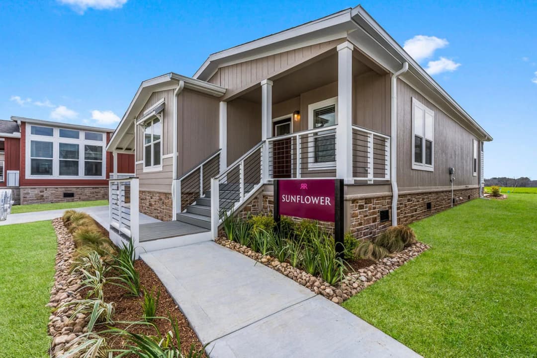 Innovation in2860h32103 hero, elevation, and exterior home features