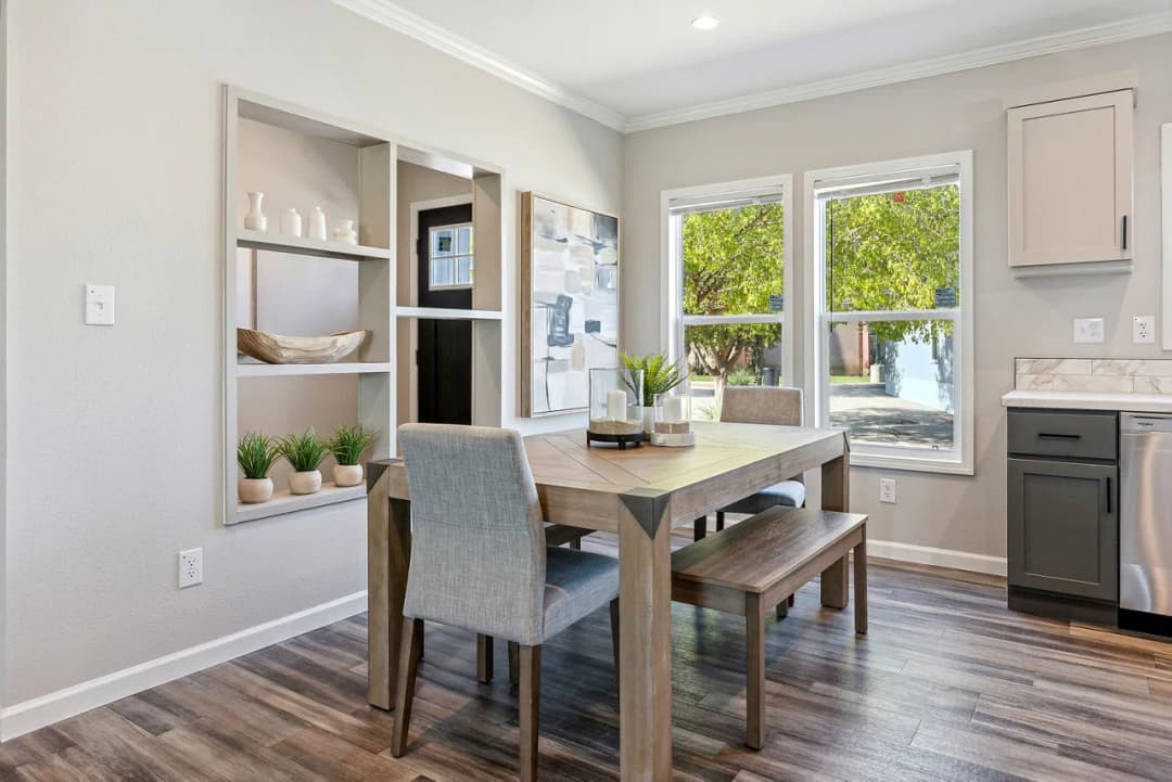 Innovation in3268h42421 interior home features