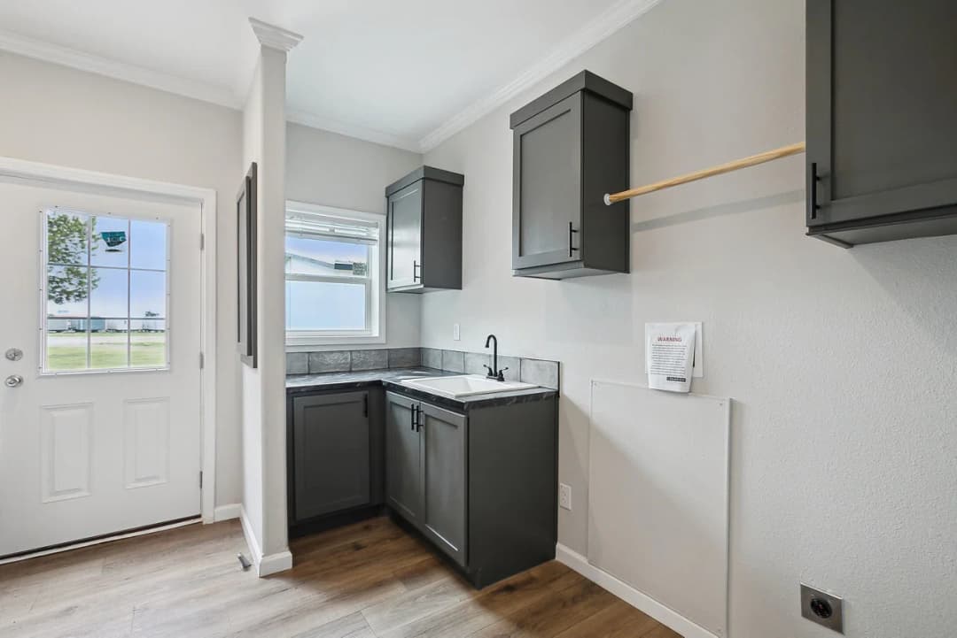 Innovation in3276h42094 interior home features
