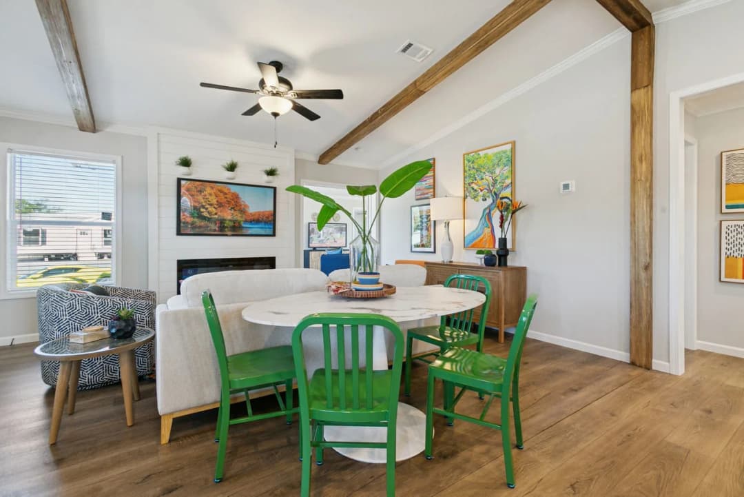 Innovation in5442h33003 interior home features