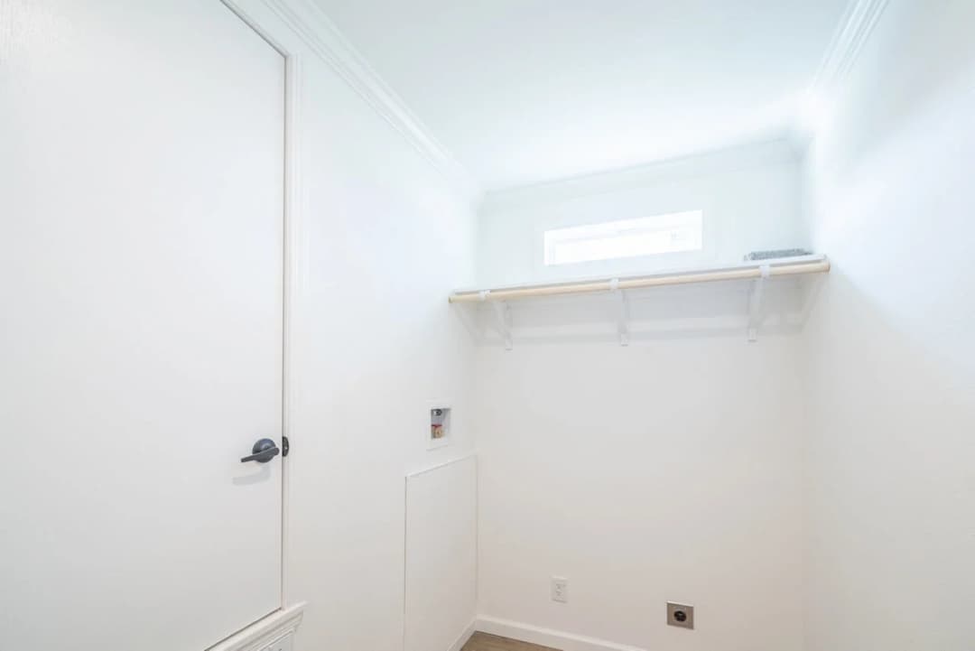 Innovation in5442h33003 interior home features