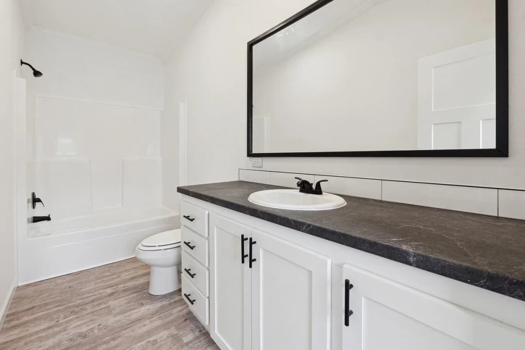 Innovation in1868h22177 bathroom home features