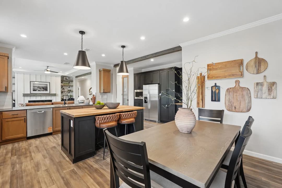 Innovation in3276h42466 interior home features
