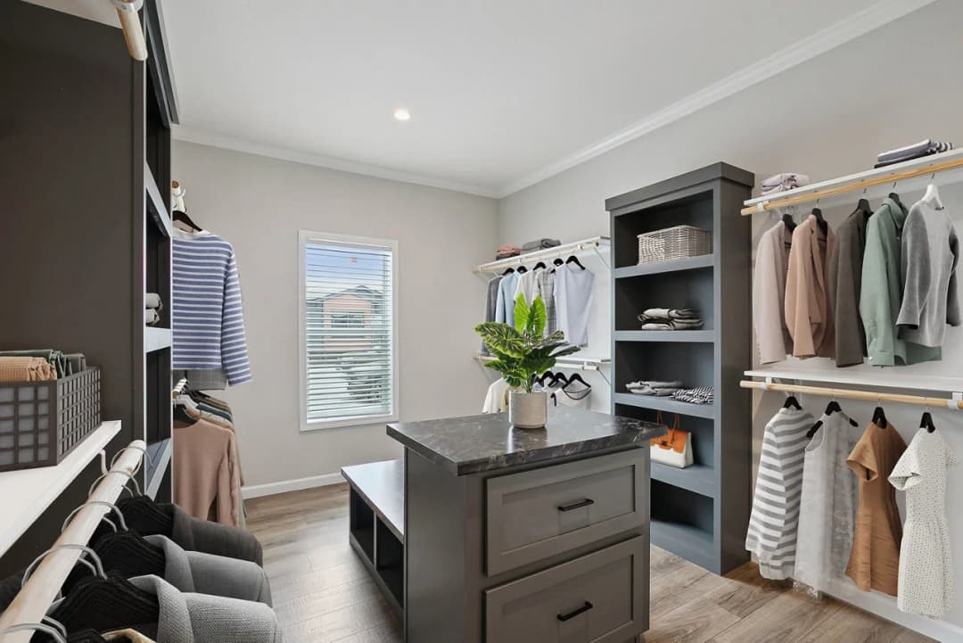 Innovation in3276h42094 bedroom home features