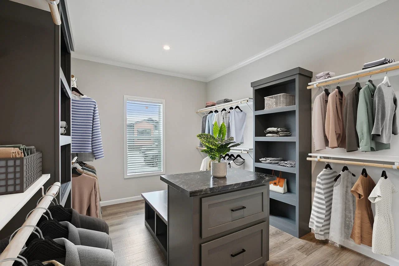 Innovation in3276h42094 bedroom home features