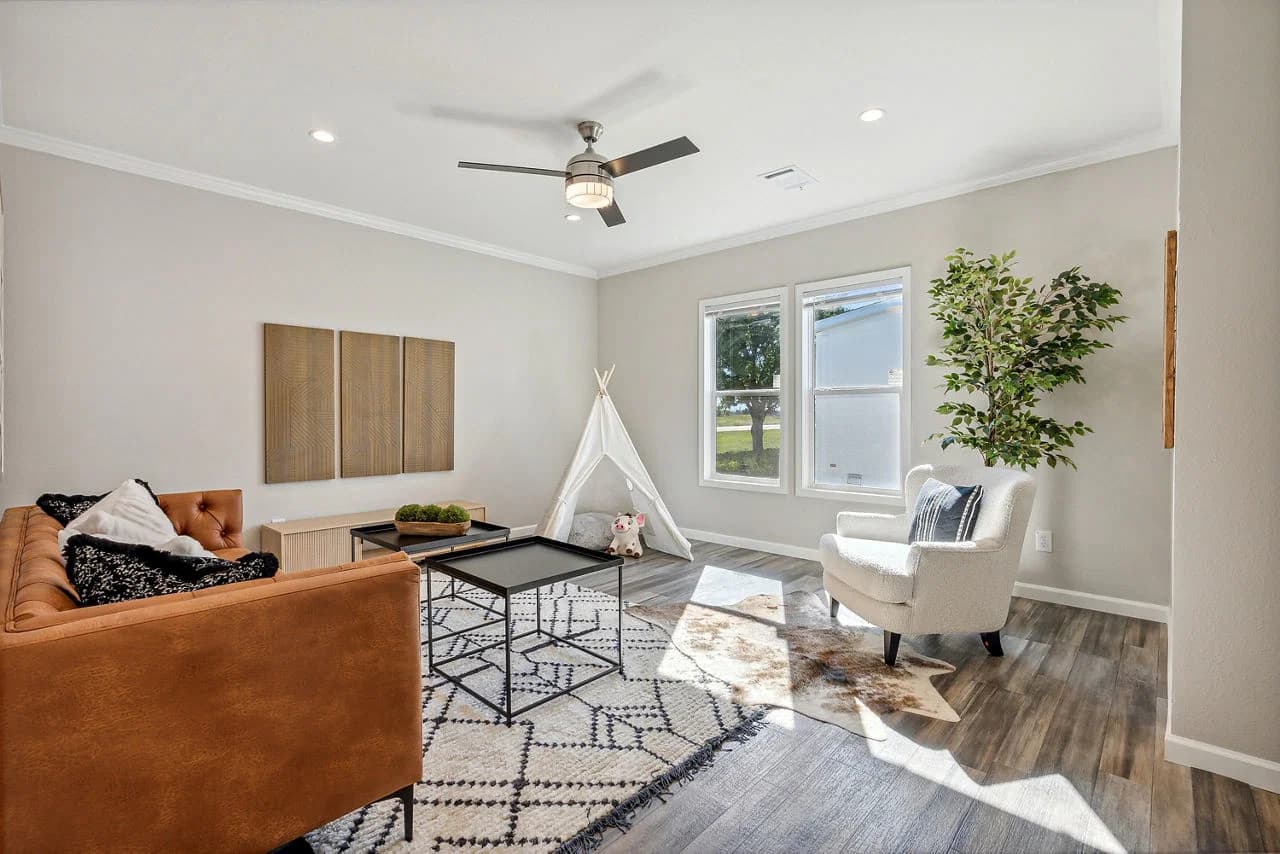 Innovation in3268h42421 interior home features