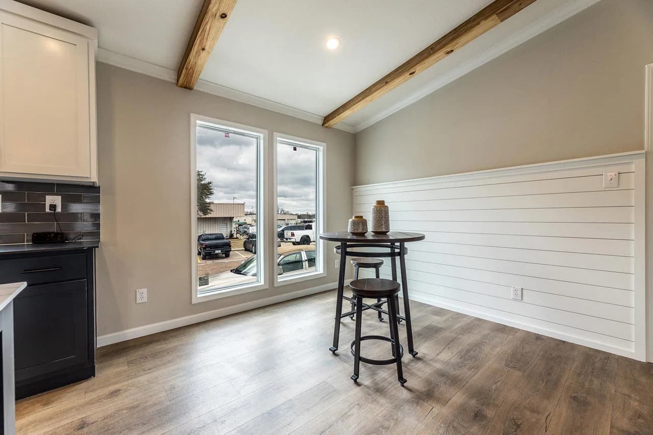 Innovation in2864h42331 interior home features