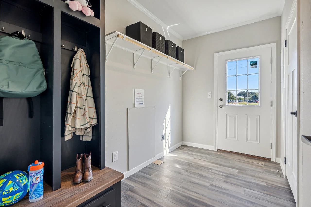Innovation in3268h42421 interior home features