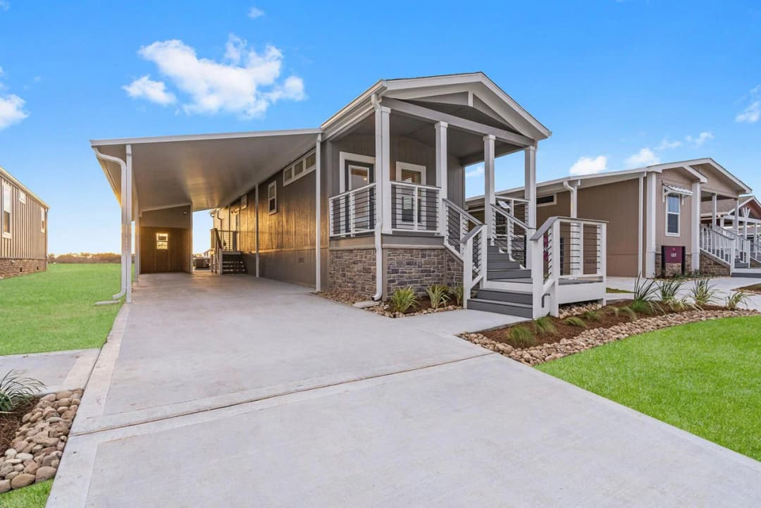 Innovation in1668h22126 hero, elevation, and exterior home features