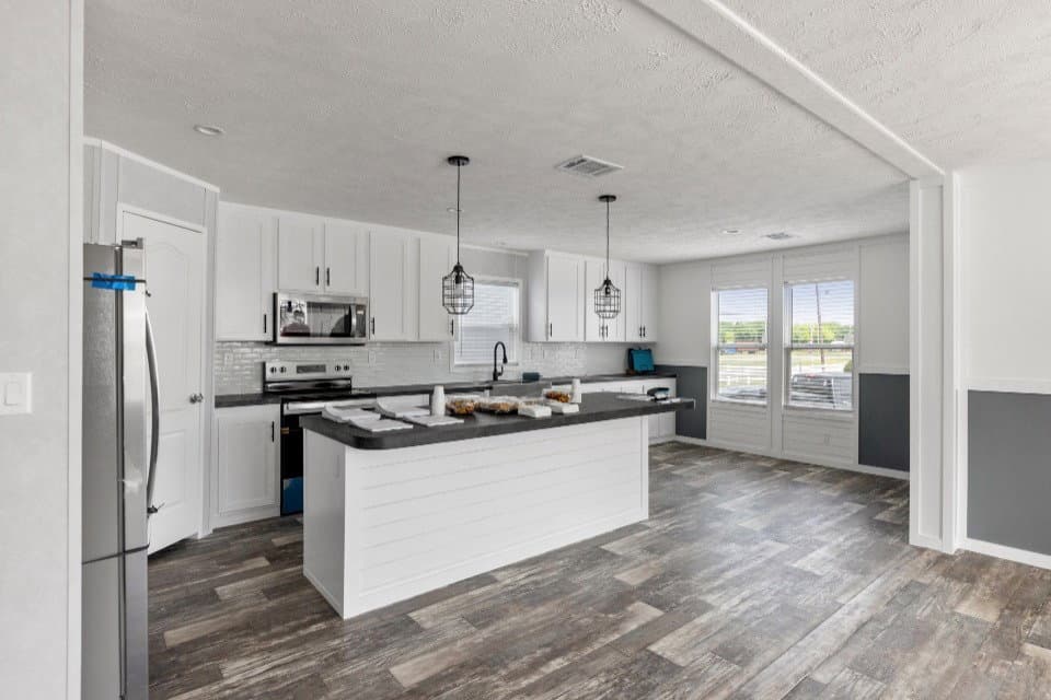Verde ranch 28563n interior and kitchen home features