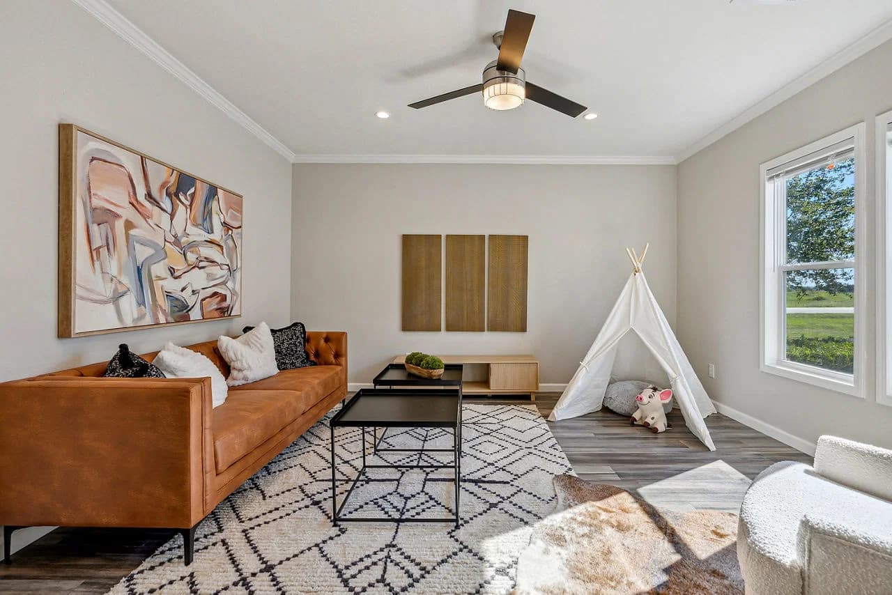 Innovation in3268h42421 interior home features