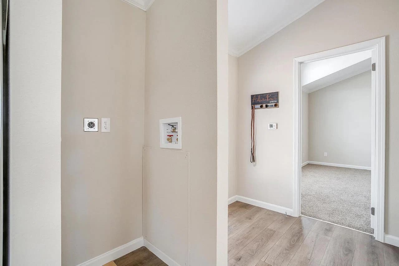 Innovation in1856h11024 interior home features