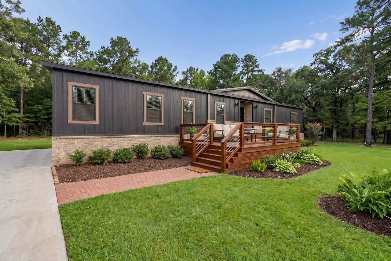 Innovation in3276h42466 hero, elevation, and exterior home features
