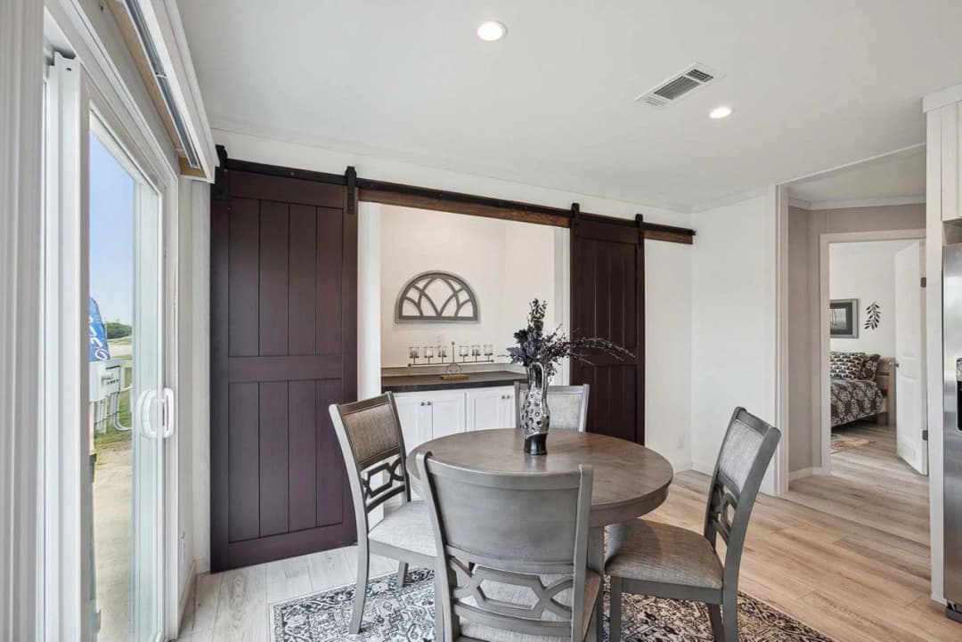 Nm2852a interior home features