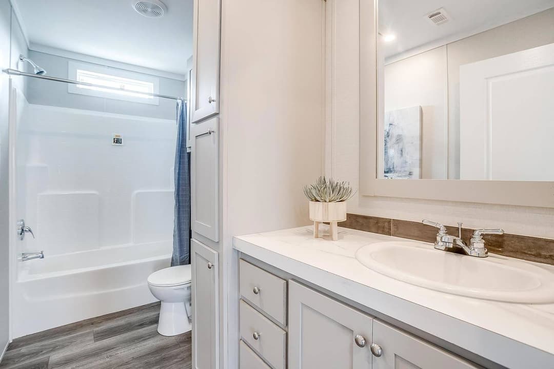 Nm3252h bathroom home features