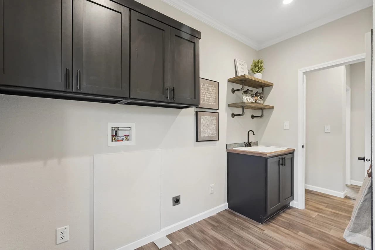Innovation in3276h42466 interior home features