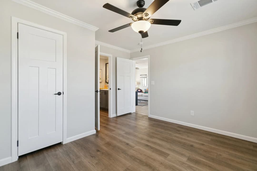 Innovation in5442h33003 bedroom home features