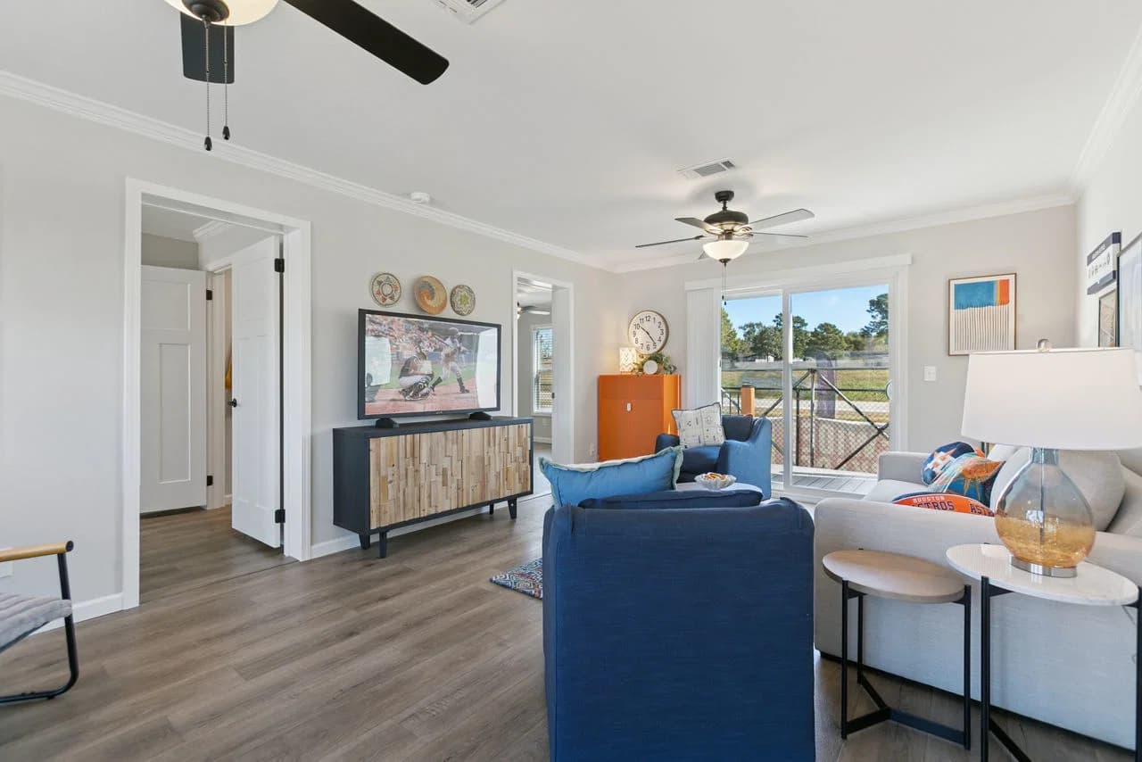 Innovation in5442h33003 interior home features