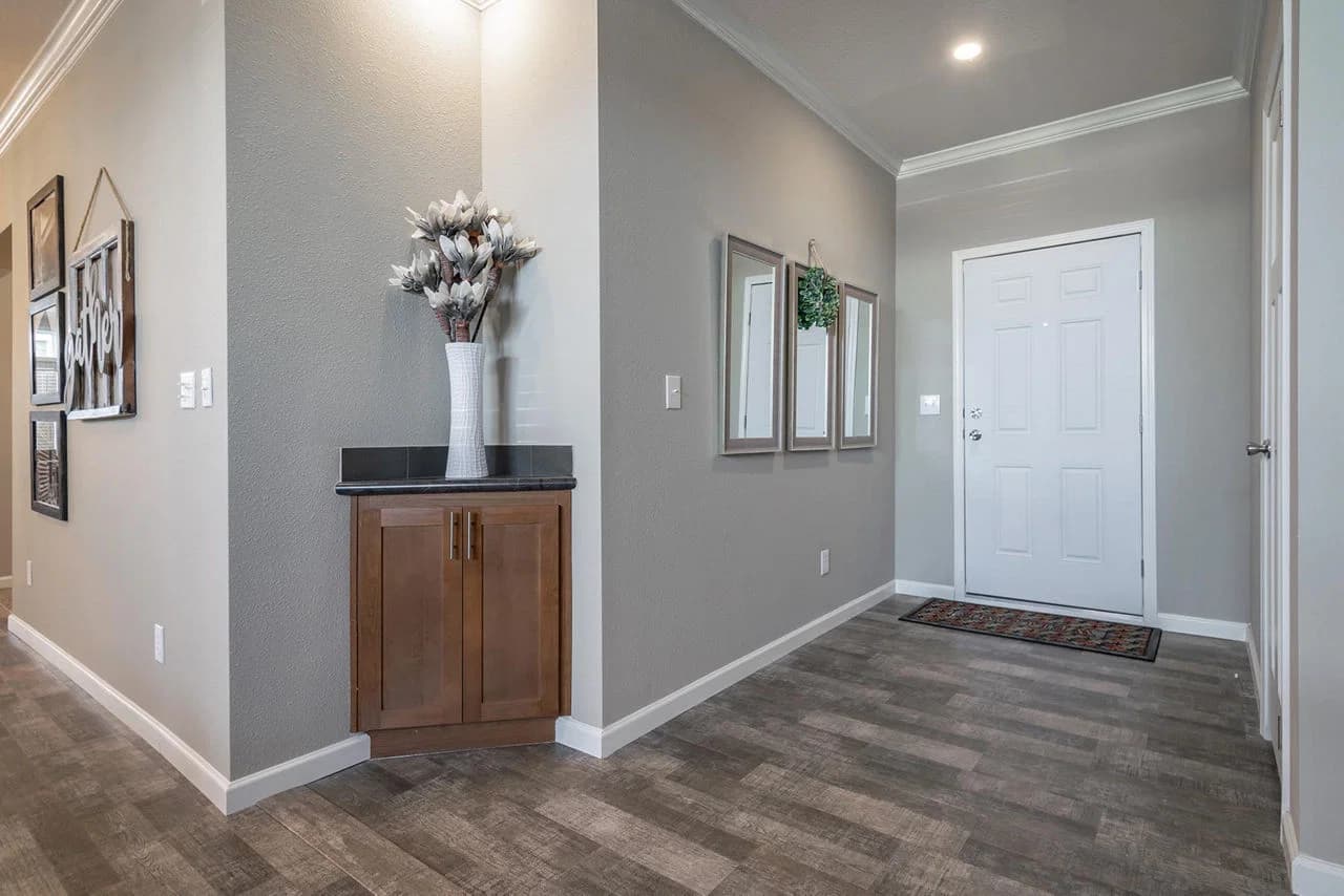 Innovation in3268h32052 interior home features