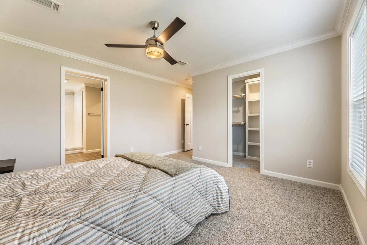 Innovation in2864h42331 bedroom home features