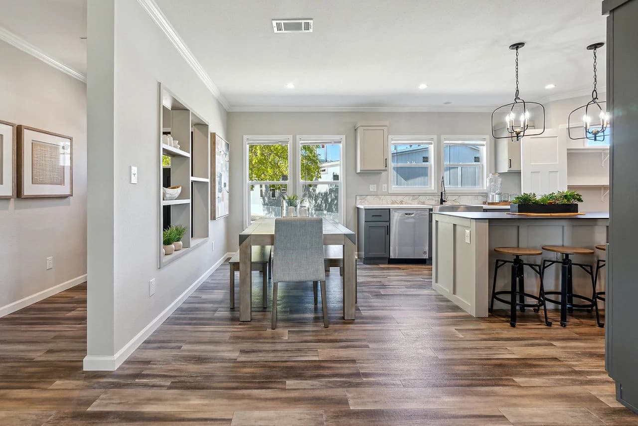 Innovation in3268h42421 interior home features