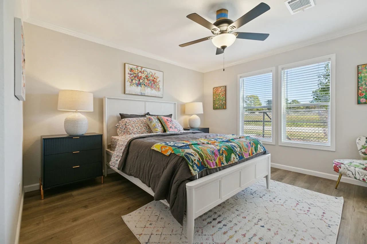 Innovation in5442h33003 bedroom home features