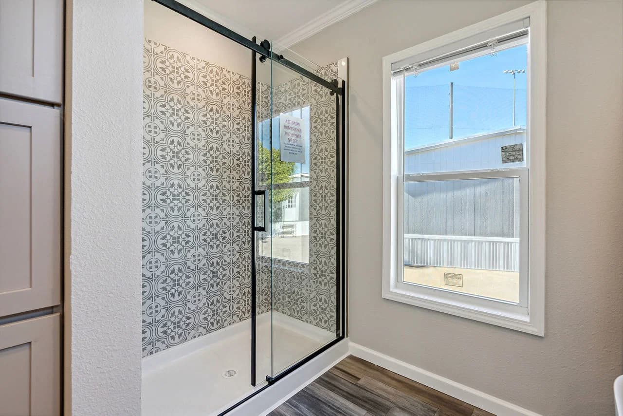 Innovation in3268h42421 bathroom home features