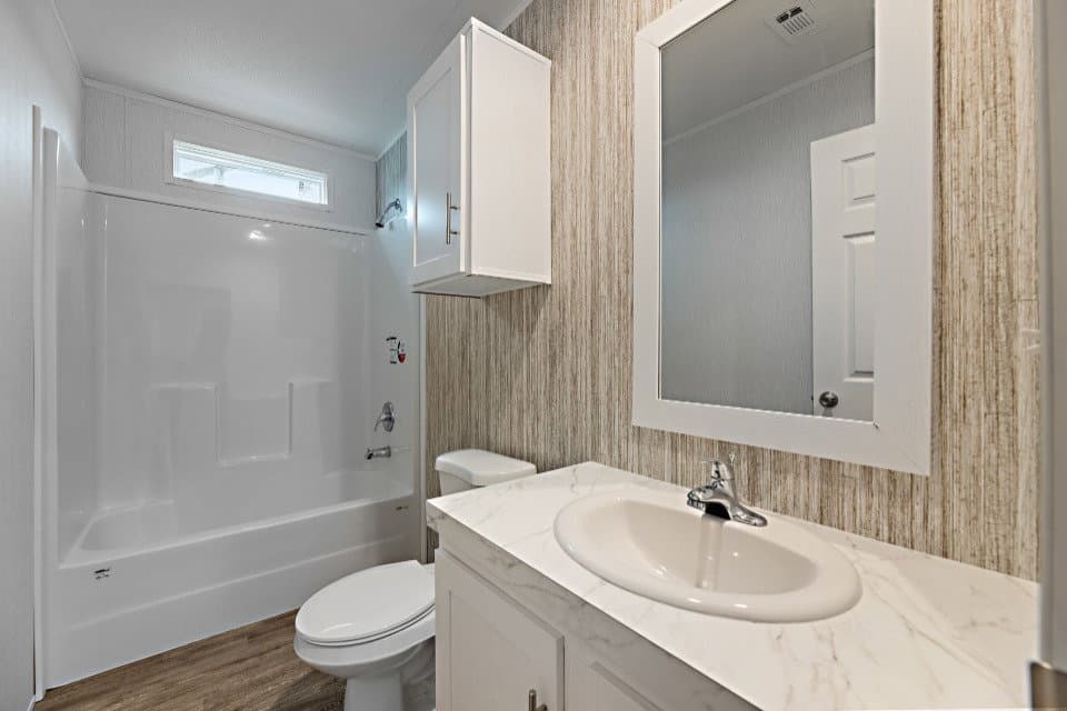 Pinnacle 32523p bathroom home features
