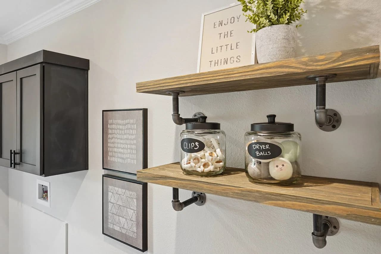 Innovation in3276h42466 interior home features