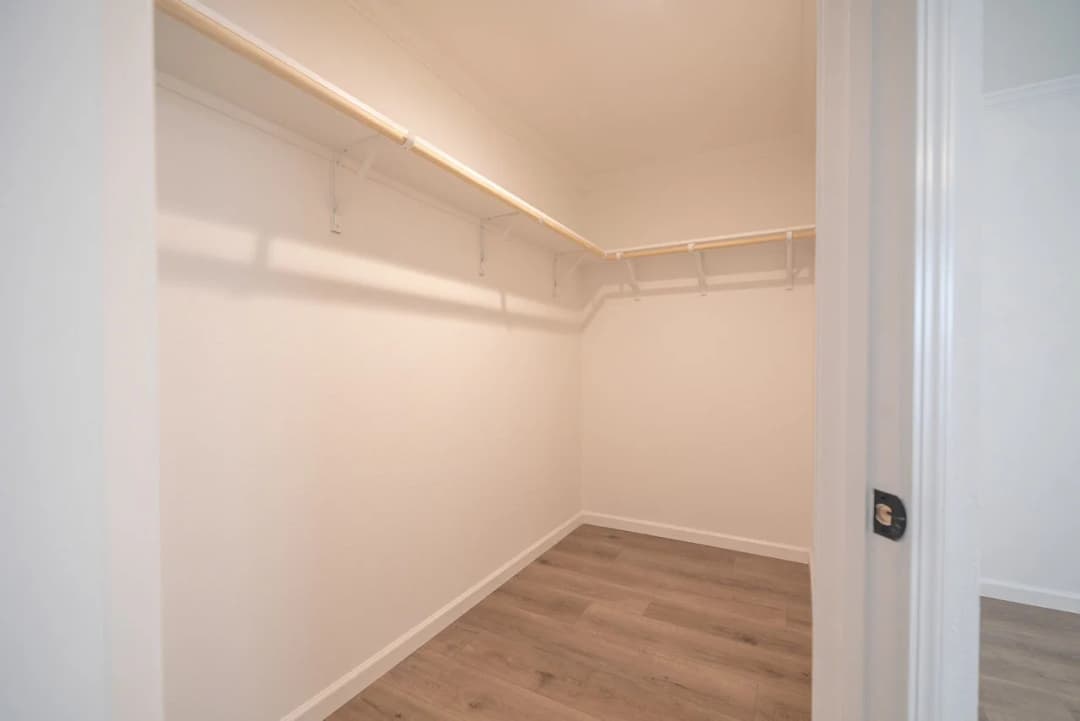 Innovation in5442h33003 interior home features
