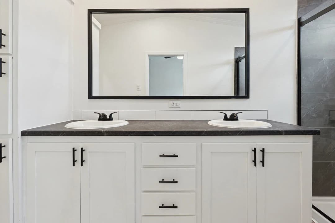 Innovation in1868h22177 bathroom home features