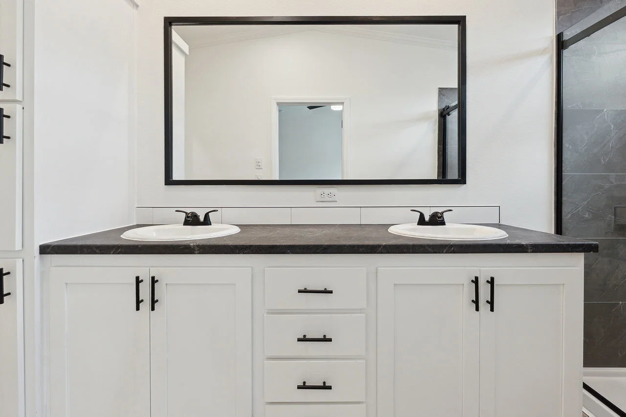 Innovation in1868h22177 bathroom home features