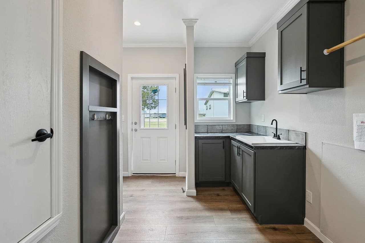 Innovation in3276h42094 interior home features