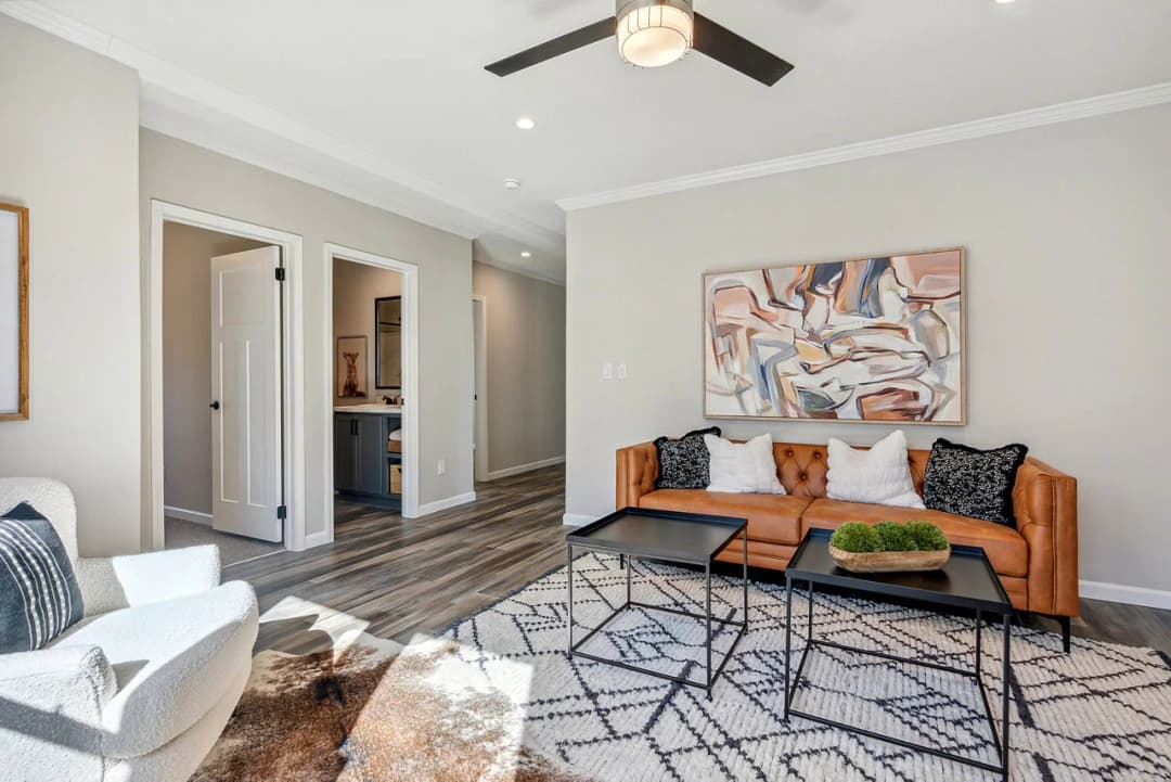 Innovation in3268h42421 interior home features