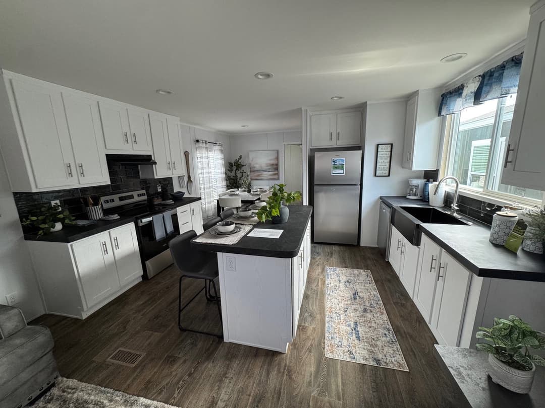 Landmark 16763a kitchen home features