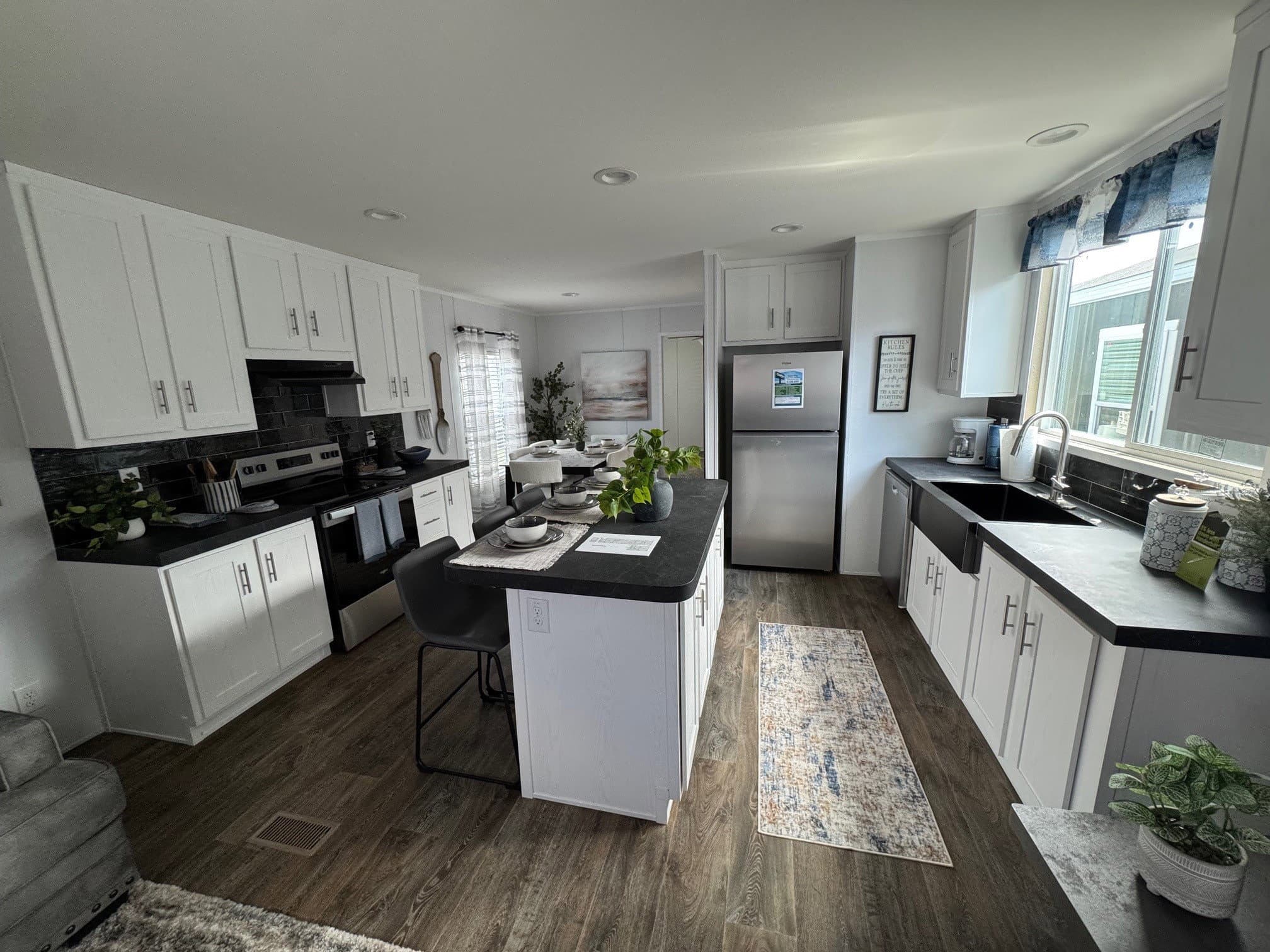 Landmark 16763a kitchen home features