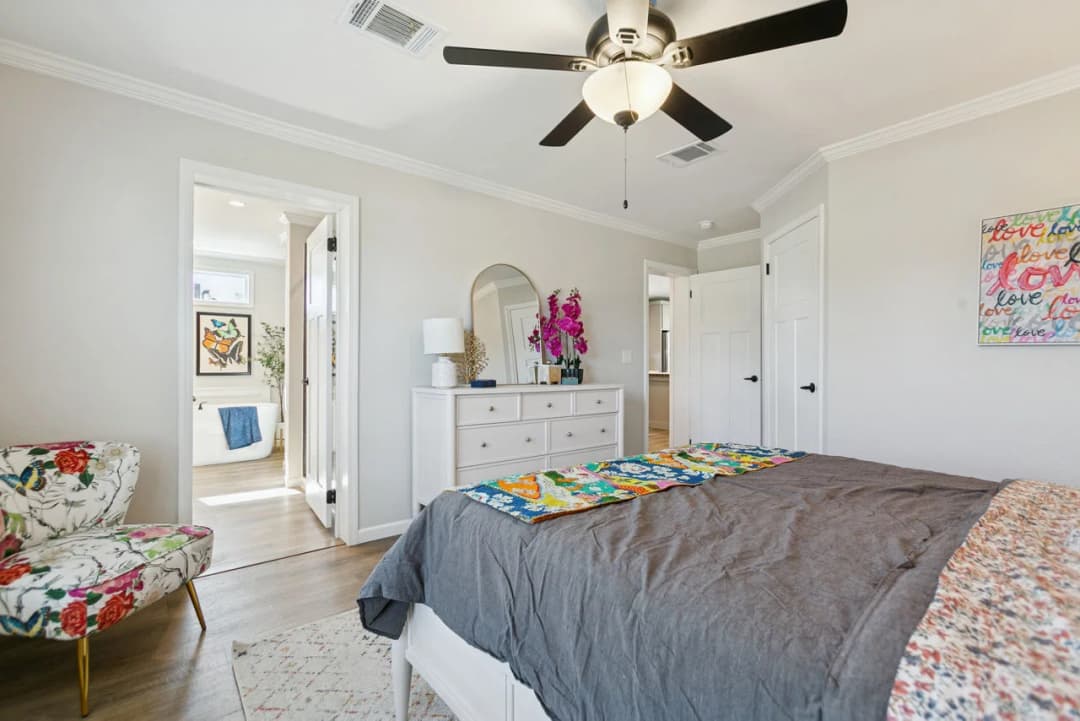 Innovation in5442h33003 bedroom home features