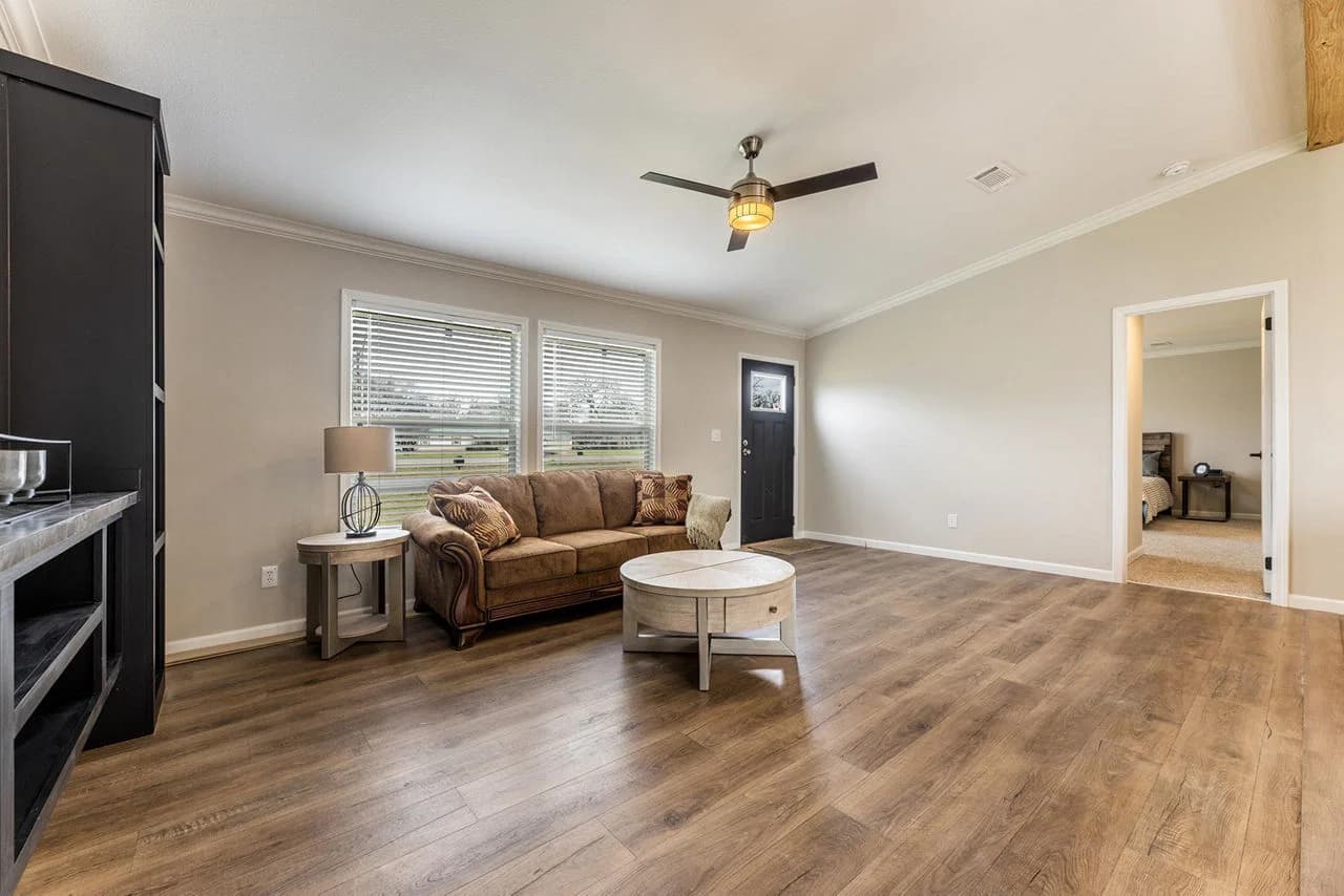Innovation in2864h42331 interior home features