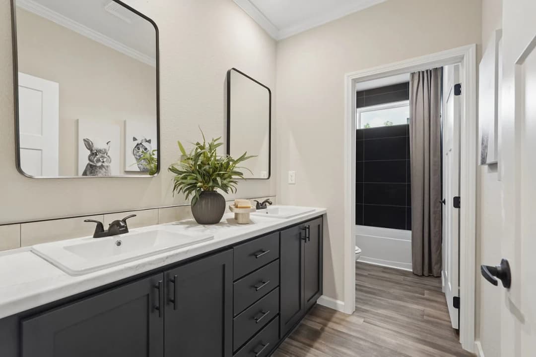 Innovation in3276h42466 bathroom home features