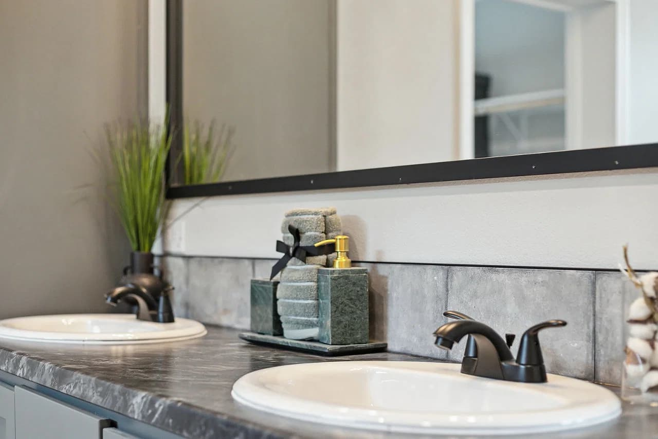 Innovation in3276h42094 bathroom home features