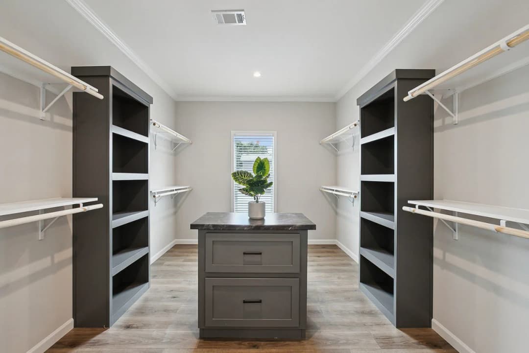 Innovation in3276h42094 bedroom home features