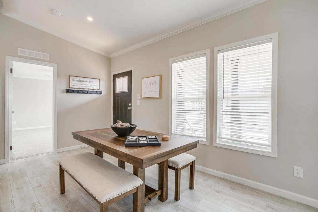 Innovation in2860h32079 interior home features