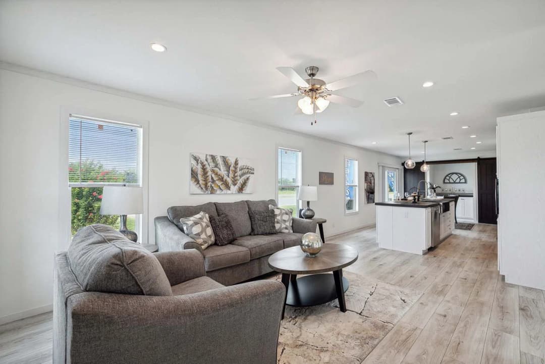 Nm2852a interior home features