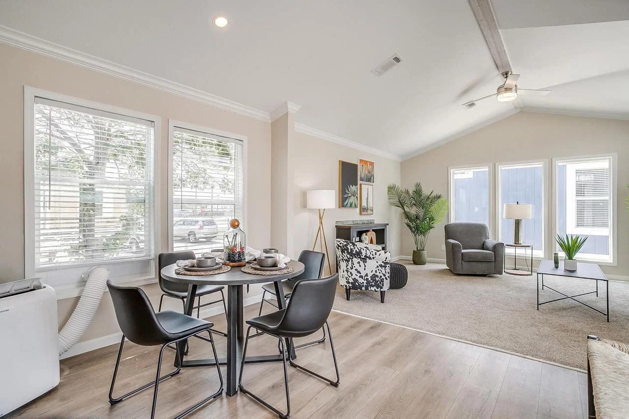 Innovation in1856h11024 interior home features