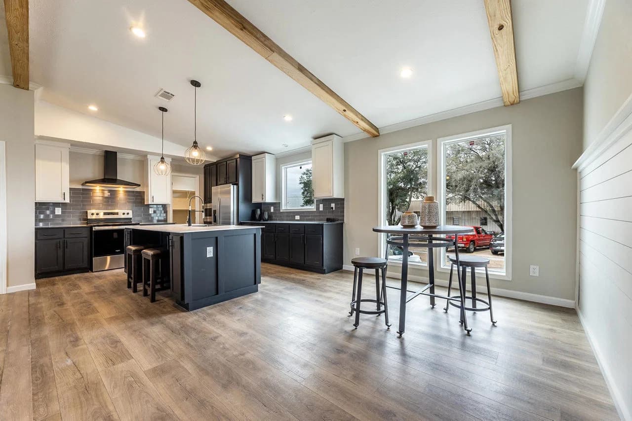 Innovation in2864h42331 interior home features
