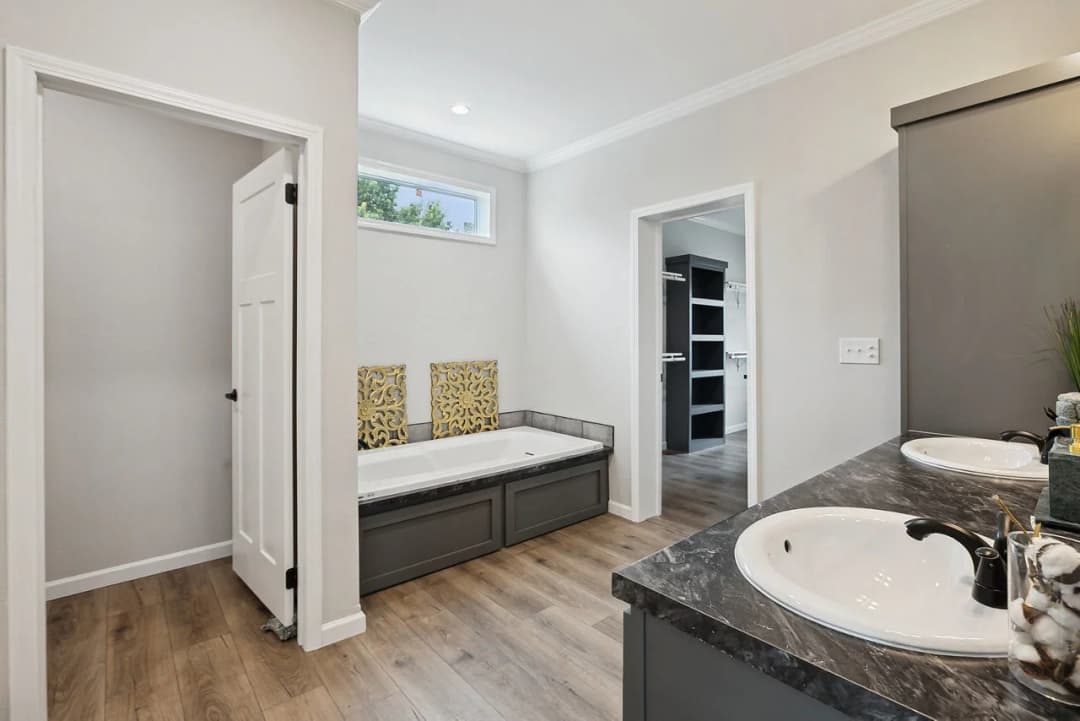 Innovation in3276h42094 bathroom home features